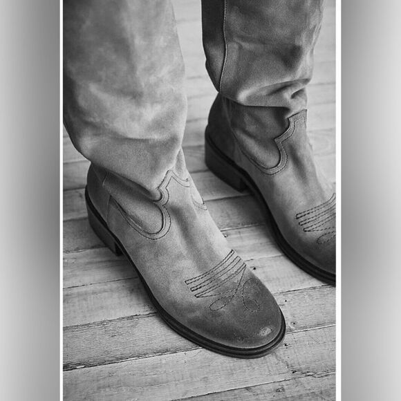 NEW FREE PEOPLE ARYA RIDING BOOT In TAUPE SUEDE 38 - Picture 4 of 5